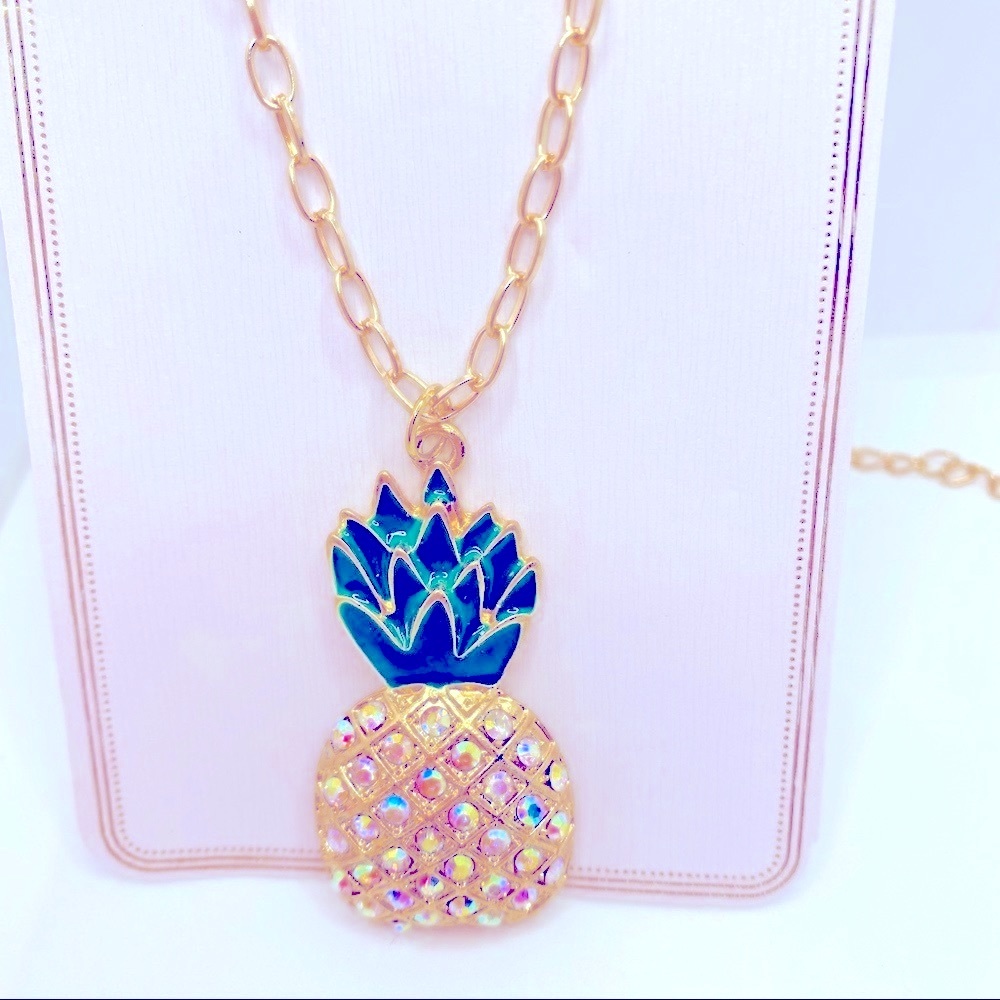 Necklace Pineapple Iridescent Crystals And Earrings Set In Gold Tone 15$